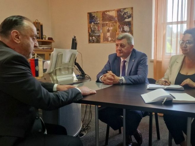 Драга Мастиловић са Обреном Гњатом Драга Мастиловић са Обреном Гњатом - Фото: СРНА