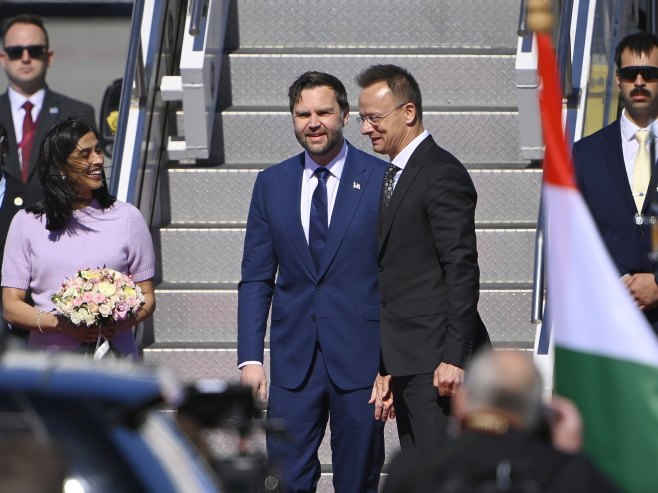 Џеј-Ди Венс стигао у Будимпешту (Фото: EPA/Zsolt Szigetvary HUNGARY OUT) Џеј-Ди Венс стигао у Будимпешту (Фото: EPA/Zsolt Szigetvary HUNGARY OUT) -