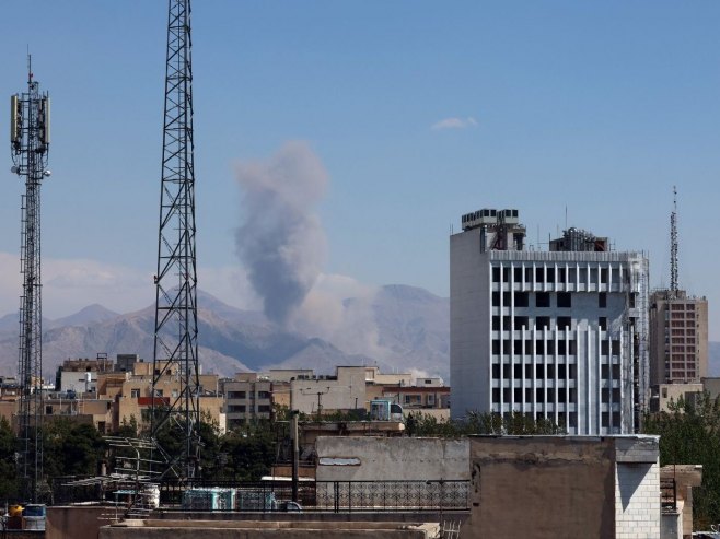 Иран (Фото: EPA/ABEDIN TAHERKENAREH) Иран (Фото: EPA/ABEDIN TAHERKENAREH) -