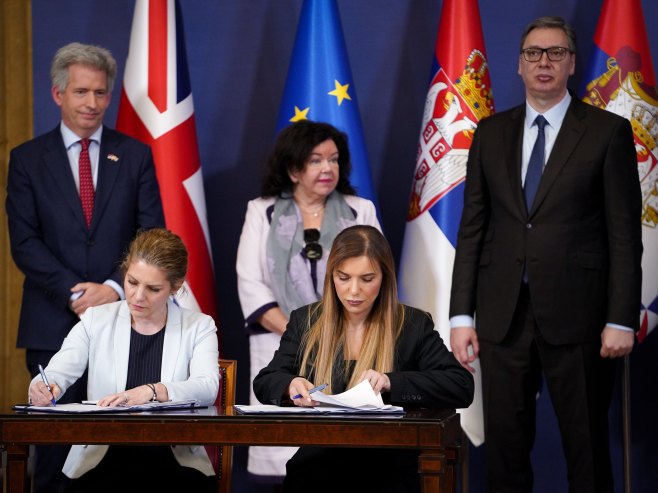 Србија од "Астра Зенеке" обезбиједила 10 иновативних лијекова за лијечење рака Србија од "Астра Зенеке" обезбиједила 10 иновативних лијекова за лијечење рака