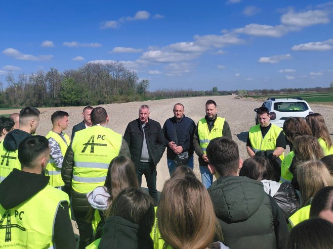 Посјета ученика градилишту Посјета ученика градилишту - Фото: Уступљена фотографија