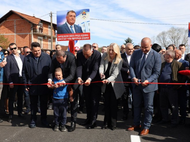 Отварање моста у Чесми Отварање моста у Чесми - Фото: ZIPAPHOTO/Borislav Zdrinja