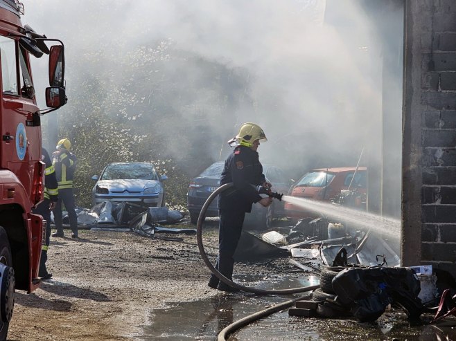 Пожар у Источном Сарајеву Пожар у Источном Сарајеву - Фото: СРНА