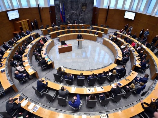 Словеначки парламент (Фото: EPA/IGOR KUPLJENIK, илустрација) Словеначки парламент (Фото: EPA/IGOR KUPLJENIK, илустрација) -
