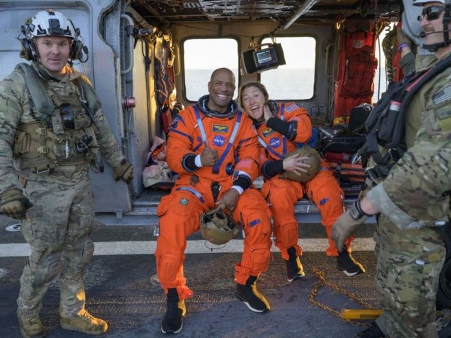 Астронаути (Фото: EPA/BILL INGALLS / NASA) Астронаути (Фото: EPA/BILL INGALLS / NASA) -