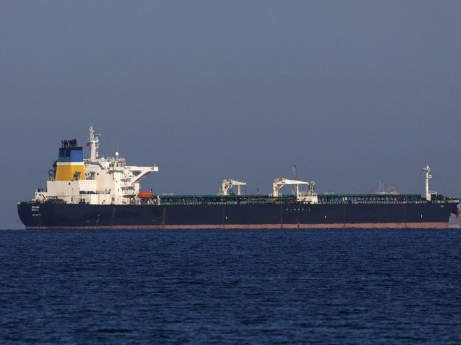 Танкер (фото: EPA/GUILLAUME HORCAJUELO) Танкер (фото: EPA/GUILLAUME HORCAJUELO) -
