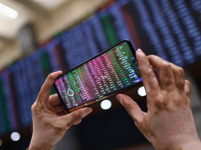 Берза (Фото: EPA/SHAHZAIB AKBER/илустраија) Берза (Фото: EPA/SHAHZAIB AKBER/илустраија) -