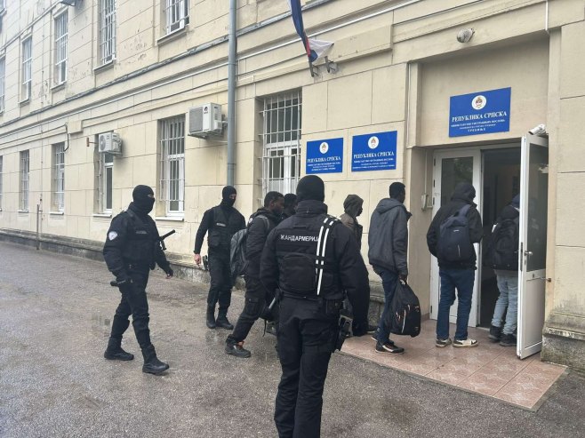 Полицијска управа Требиње - спровођење миграната Полицијска управа Требиње - спровођење миграната -