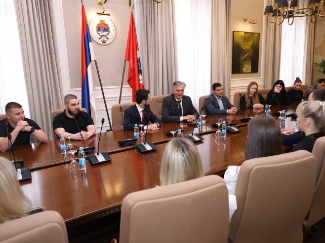 Састанак предсједника Српске и студената Правног факултета Састанак предсједника Српске и студената Правног факултета - Фото: ZIPAPHOTO/Borislav Zdrinja