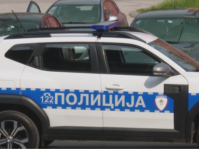 Источна Илиџа: Лице лишено слободе због "Угрожавање сигурности" и "Напада на службено лице" Источна Илиџа: Лице лишено слободе због "Угрожавање сигурности" и "Напада на службено лице"