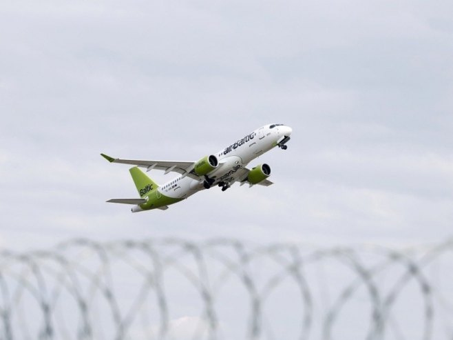 Авион (Фото: EPA/TOMS KALNINS, илустрација) Авион (Фото: EPA/TOMS KALNINS, илустрација) -