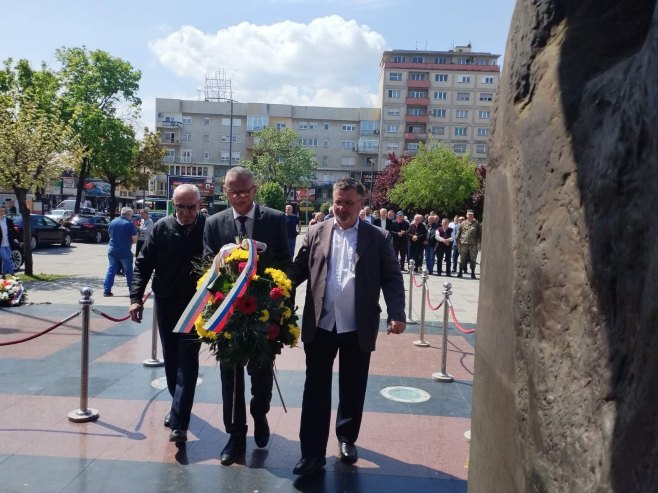 Бијељина-полагање вијенаца Бијељина-полагање вијенаца - Фото: СРНА