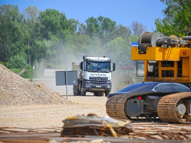 Радови на дионици аутопута Бијељина-Рача Радови на дионици аутопута Бијељина-Рача - Фото: Уступљена фотографија
