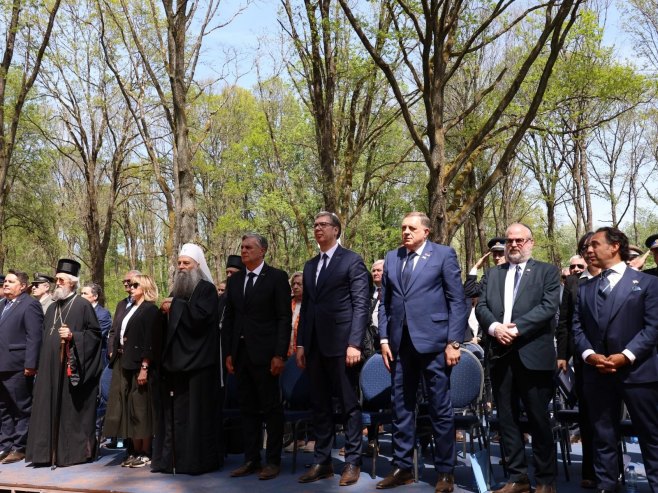 Руска НТВ извјештавала о обиљежавању у Доњој Градини: Срби огорчени због ћутања Европе о жртвама Јасеновца (ВИДЕО) Руска НТВ извјештавала о обиљежавању у Доњој Градини: Срби огорчени због ћутања Европе о жртвама Јасеновца (ВИДЕО)