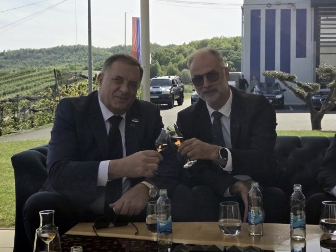 Милорад Додик и Иван Стоилковић (фото: x.com/MiloradDodik) Милорад Додик и Иван Стоилковић (фото: x.com/MiloradDodik) -