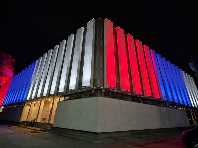 НСРС убудуће у бојама тробојке (ФОТО) НСРС убудуће у бојама тробојке (ФОТО)