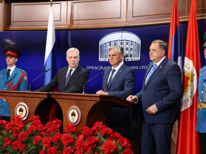 Грушко, Каран и Додик Грушко, Каран и Додик - Фото: ZIPAPHOTO/Borislav Zdrinja