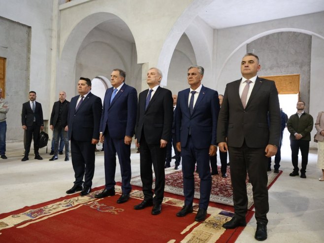 Делегације Српске и Русије у посјети Храму Преображења Господњег (ФОТО) Делегације Српске и Русије у посјети Храму Преображења Господњег (ФОТО)