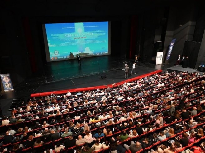 Хуманитарне пројекције филма "Сви за Космет, ма где били" у Српској Хуманитарне пројекције филма "Сви за Космет, ма где били" у Српској