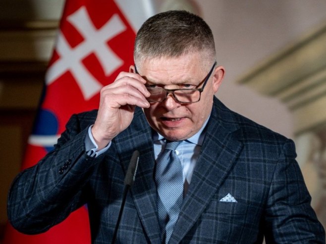 Фицо разговарао са Мађаром о нафтоводу "Дружба" Фицо разговарао са Мађаром о нафтоводу "Дружба"