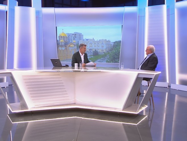 Јутарњи програм, гост Драгољуб Давидовић Јутарњи програм, гост Драгољуб Давидовић - Фото: РТРС