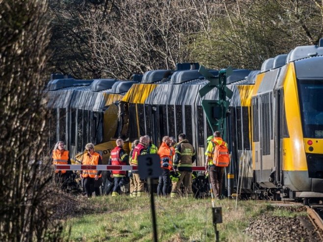 Судар возова у данској (Фото: EPA/STEVEN KNAP) Судар возова у данској (Фото: EPA/STEVEN KNAP) -