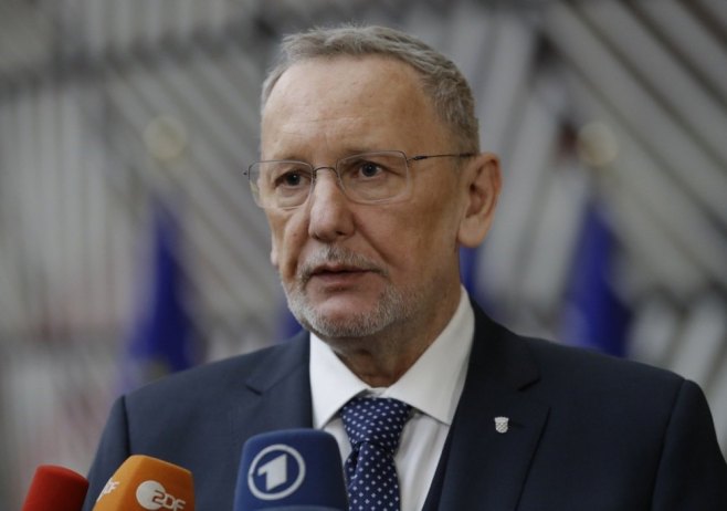 Давор Божиновић (Фото: EPA/OLIVIER HOSLET) Давор Божиновић (Фото: EPA/OLIVIER HOSLET) -