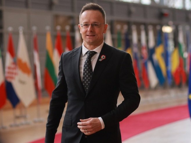 Петер Сијарто (Фото: EPA/OLIVIER HOSLET) Петер Сијарто (Фото: EPA/OLIVIER HOSLET) -