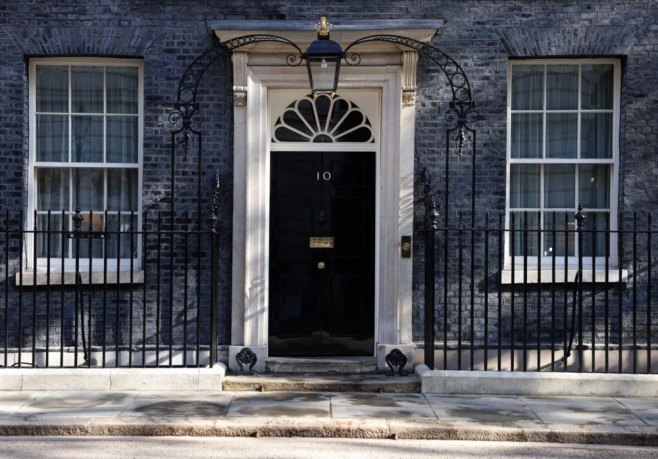 Резиденција премијера Велике Британије у Дауниг стриту (Фото: EPA/NEIL HALL) Резиденција премијера Велике Британије у Дауниг стриту (Фото: EPA/NEIL HALL) -
