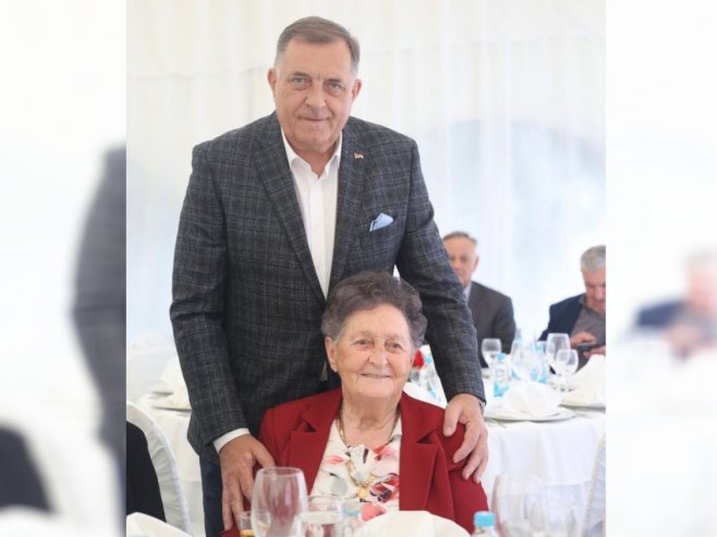 Милорад Додик и мајка (фото: x.com/MiloradDodik) Милорад Додик и мајка (фото: x.com/MiloradDodik) -