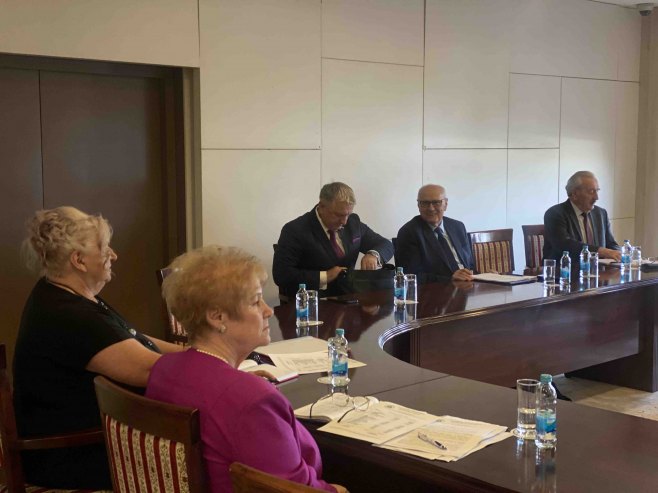 Милић са пензинерима Милић са пензинерима - Фото: РТРС