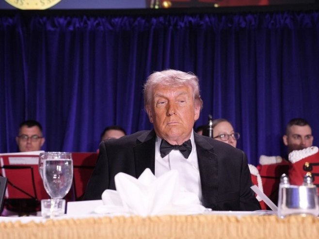 Трамп: Иран нас обавијестио да је у стању колапса Трамп: Иран нас обавијестио да је у стању колапса