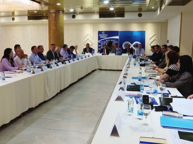 Савез синдиката - округли сто о заштити на раду Савез синдиката - округли сто о заштити на раду - Фото: РТРС