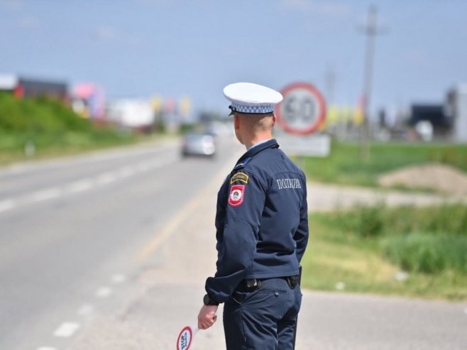Ухапшен возач: Возио са 3,53 промила алкохола у крви Ухапшен возач: Возио са 3,53 промила алкохола у крви