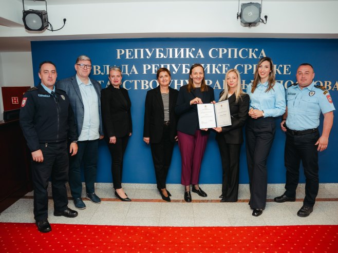 Представници МУП-а са Марицом Бендер Представници МУП-а са Марицом Бендер - Фото: Уступљена фотографија