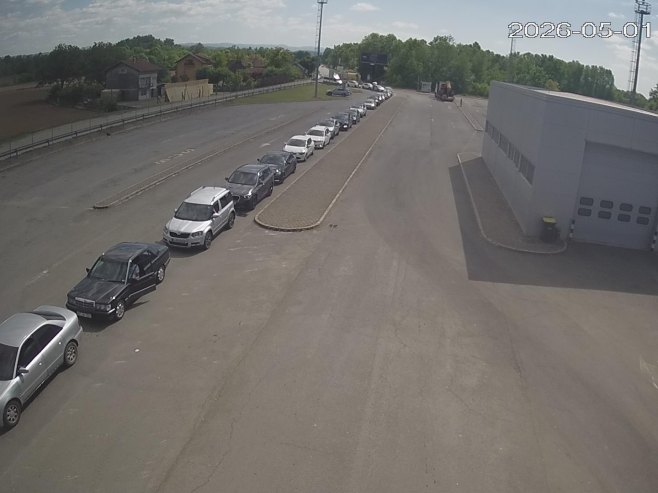Дуге колоне возила на већини граничних прелаза Дуге колоне возила на већини граничних прелаза
