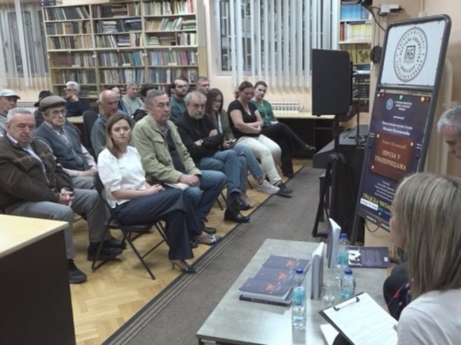 У Приједору промовисана научна студија "Проза у траперицама" У Приједору промовисана научна студија "Проза у траперицама"
