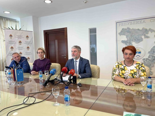 Састанак о приједлогу измјена и допуна Закона који се тичу родитеља-његоватеља Састанак о приједлогу измјена и допуна Закона који се тичу родитеља-његоватеља -