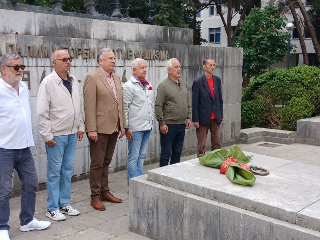 Требиње, полагање вијенаца на спомен-костурницу борцима НОР-а Требиње, полагање вијенаца на спомен-костурницу борцима НОР-а - Фото: РТРС