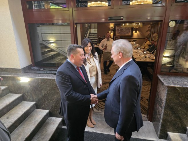 Делегација НСРС и делегација Санкт Петербурга (фото: x.com/ParlamentSrpska) Делегација НСРС и делегација Санкт Петербурга (фото: x.com/ParlamentSrpska) -