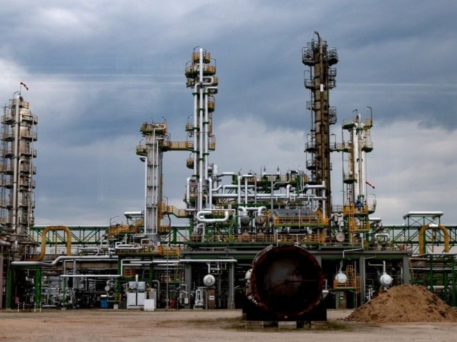 Нафтовод (Фото: EPA/FILIP SINGER) Нафтовод (Фото: EPA/FILIP SINGER) -
