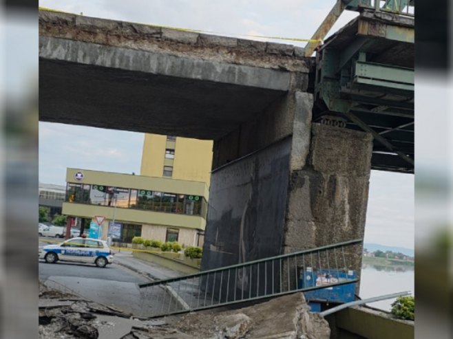Урушен мост у Градишци Урушен мост у Градишци - Фото: РТРС