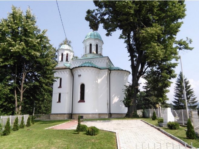 Оскрнављен Храм у Тузли Оскрнављен Храм у Тузли - Фото: РТРС