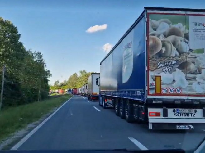 Колона према ГП Градина Колона према ГП Градина - Фото: РТРС