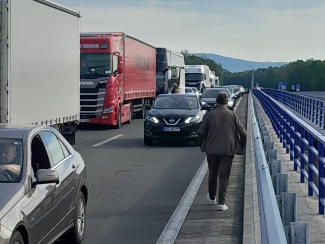 Гужва на ГП Градишка Гужва на ГП Градишка - Фото: РТРС