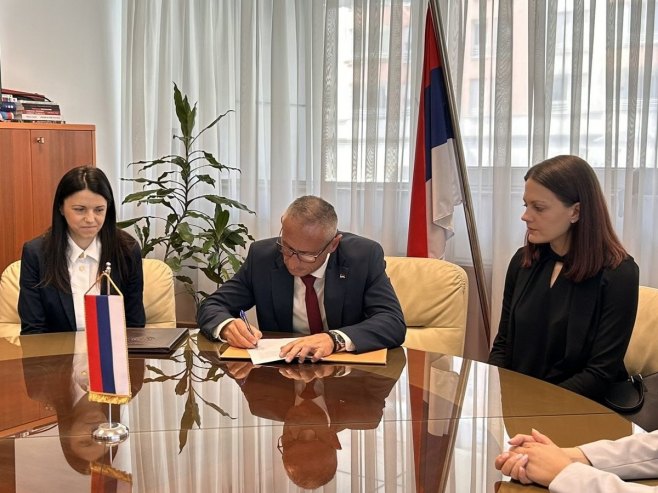 Потписивање уговора Потписивање уговора - Фото: РТРС