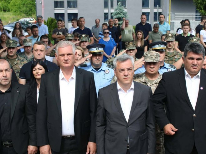 Тадић у Лопарама код Централног спомен-обиљежја Тадић у Лопарама код Централног спомен-обиљежја - Фото: РТРС