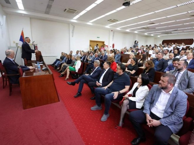 Предавање "Република Српска – јуче, данас, сутра" (фото: unibl.org/Д.Десница) Предавање "Република Српска – јуче, данас, сутра" (фото: unibl.org/Д.Десница) -