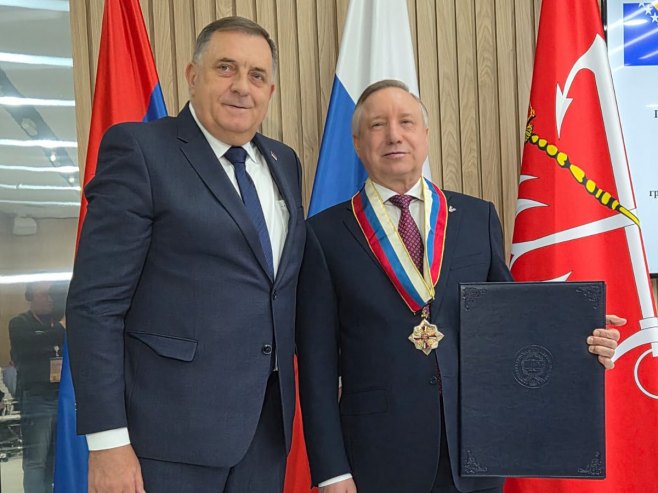 Додик уручио Орден Беглову Додик уручио Орден Беглову - Фото: РТРС