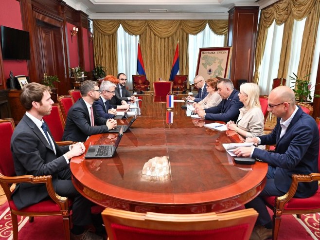 Саво Минић и Зора Видовић са делегацијом ММФ-а Саво Минић и Зора Видовић са делегацијом ММФ-а - Фото: Уступљена фотографија